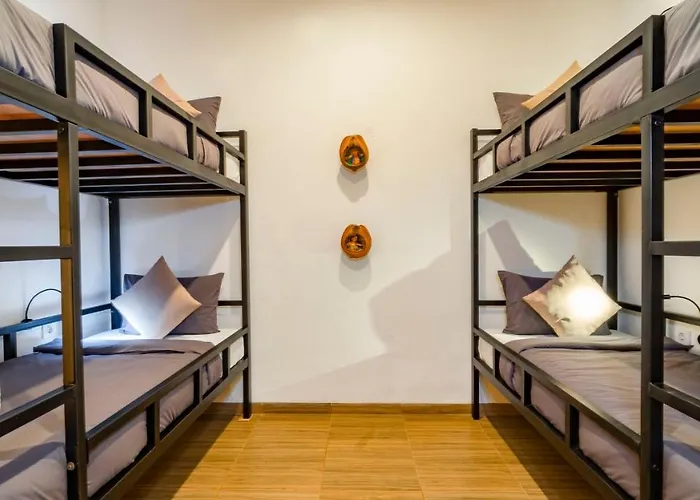 Aura Dormitory House
