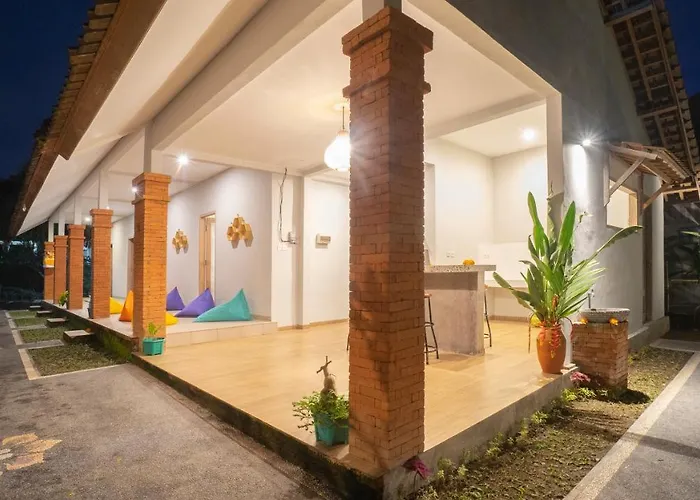 Aura Dormitory House